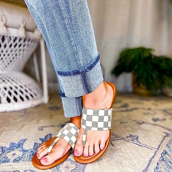 🆕🌿🤍MKS: CREAM/GREY CHECKERED SANDALS SIZE 6 7 10 - Picture 4 of 6